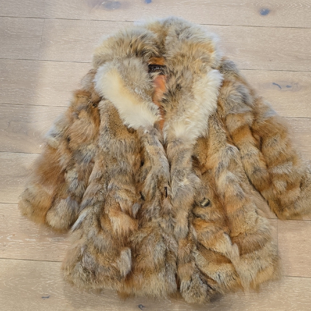 Luxurious Fur Coat ~ COYOTE
